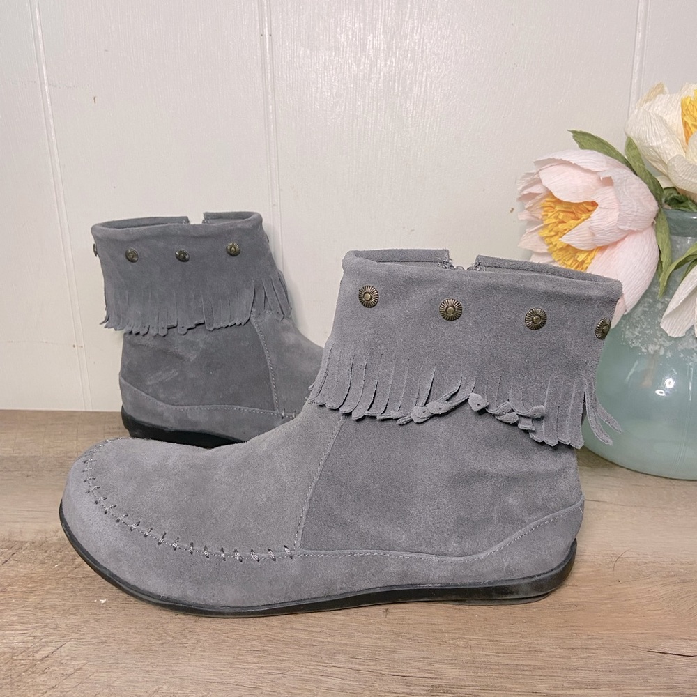 Coldwater Creek grey fringe suede booties